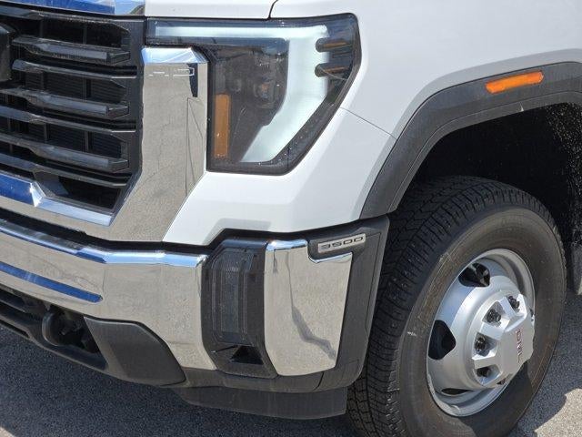 2025 GMC Sierra 3500 HD Chassis Cab Pro